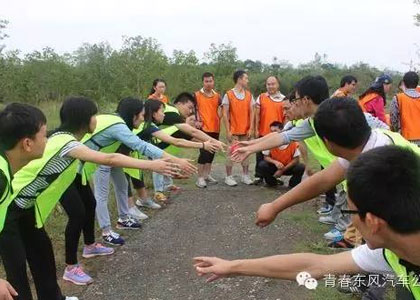 東風(fēng)襄陽(yáng)管理部團(tuán)委開(kāi)展“快樂(lè)迎雙節(jié)，全力保